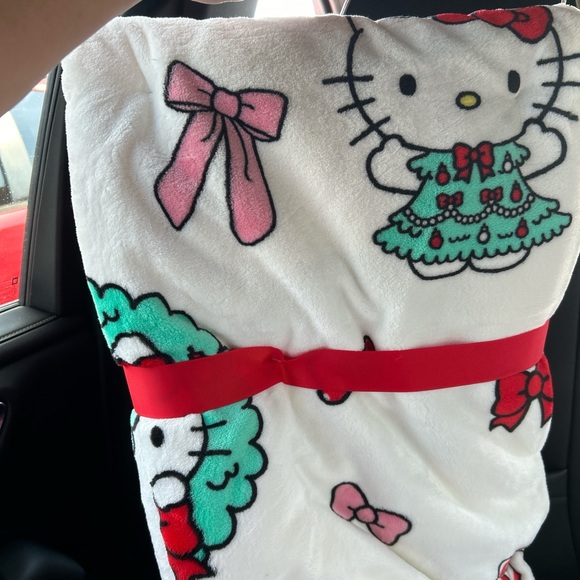 Hello Kitty Christmas Blankets - Picture 2 of 5